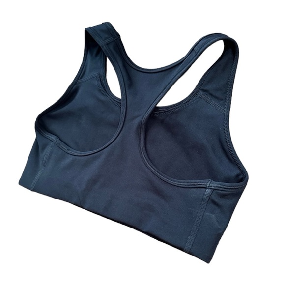Nike Swoosh Collection: Light Support Women’s Black Non-Padded Sports Bra Top - Picture 2 of 4